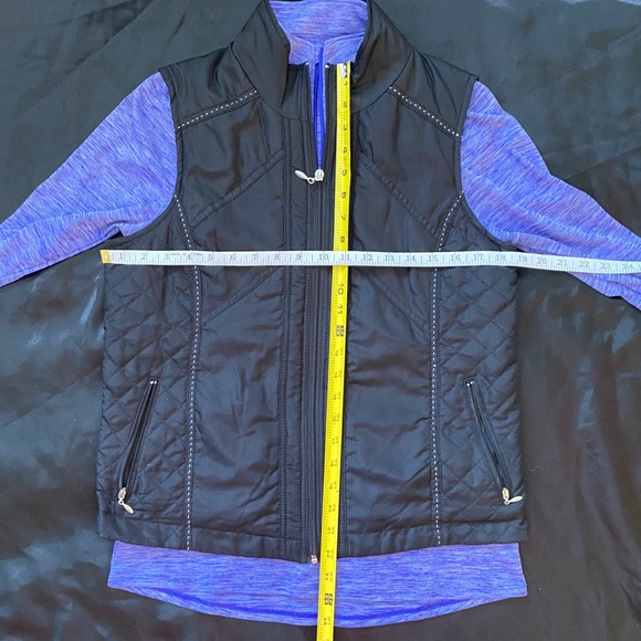 🔥4/$20 - S black IActive vest w/white stitching - Picture 3 of 5